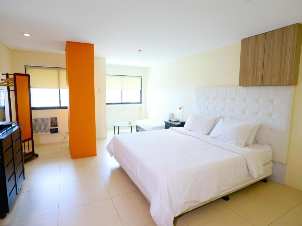 The Victor Hotel Makati City Luaran gambar
